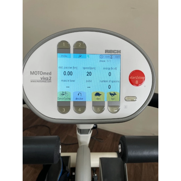 Motomed Viva 2 digitális kijelző edzés adatokkal és sebesség beállítással