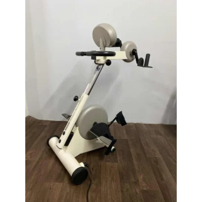 motomed-viva-2-kez-es-labtrainer Motomed Viva 2 rehabilitációs eszköz oldalnézetből otthoni használatra