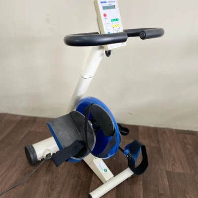 Motomed Viva 1 rehabilitációs kerékpár oldalnézetből kompakt kialakítással