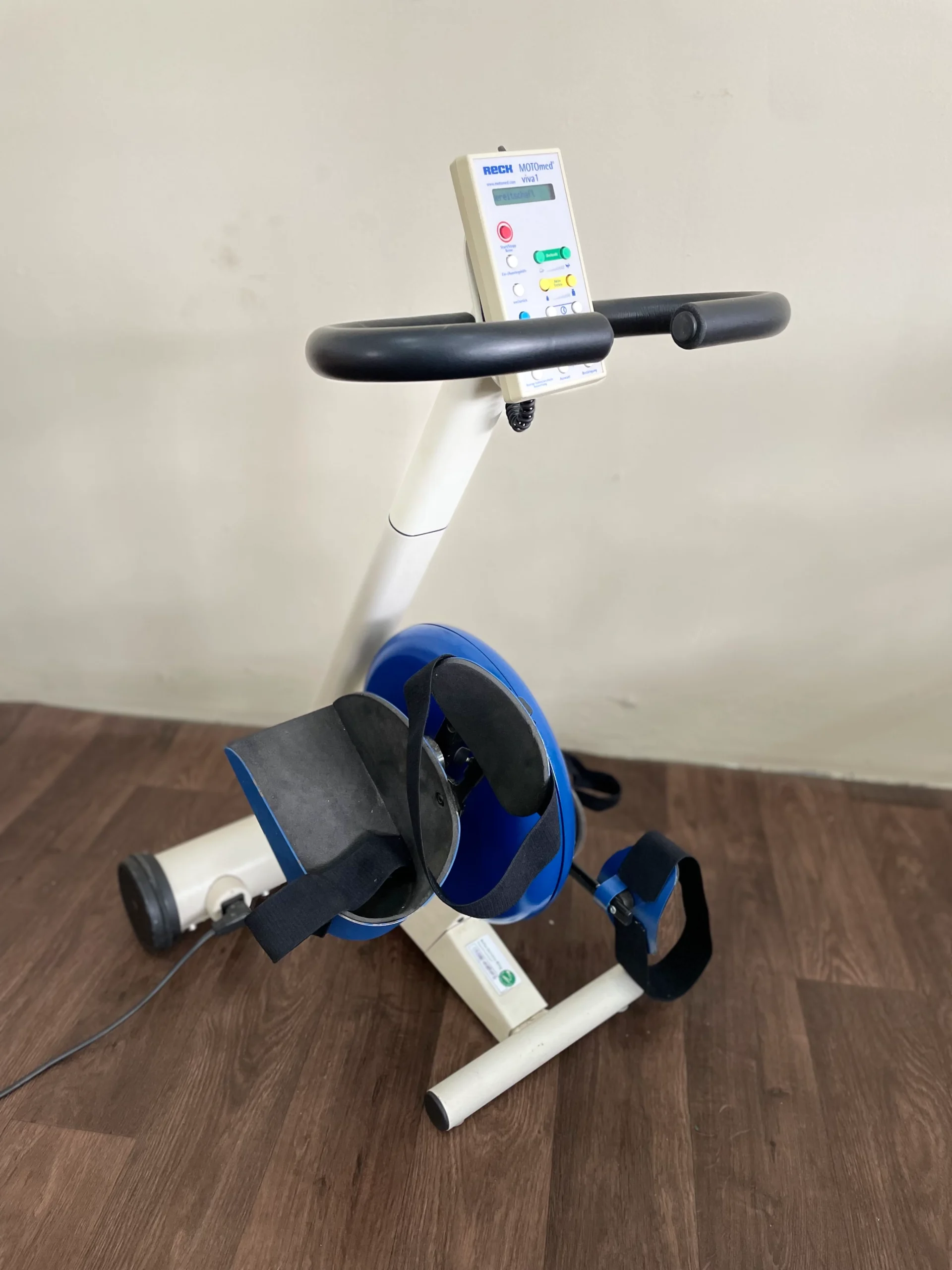 Motomed Viva 1 rehabilitációs kerékpár oldalnézetből kompakt kialakítással
