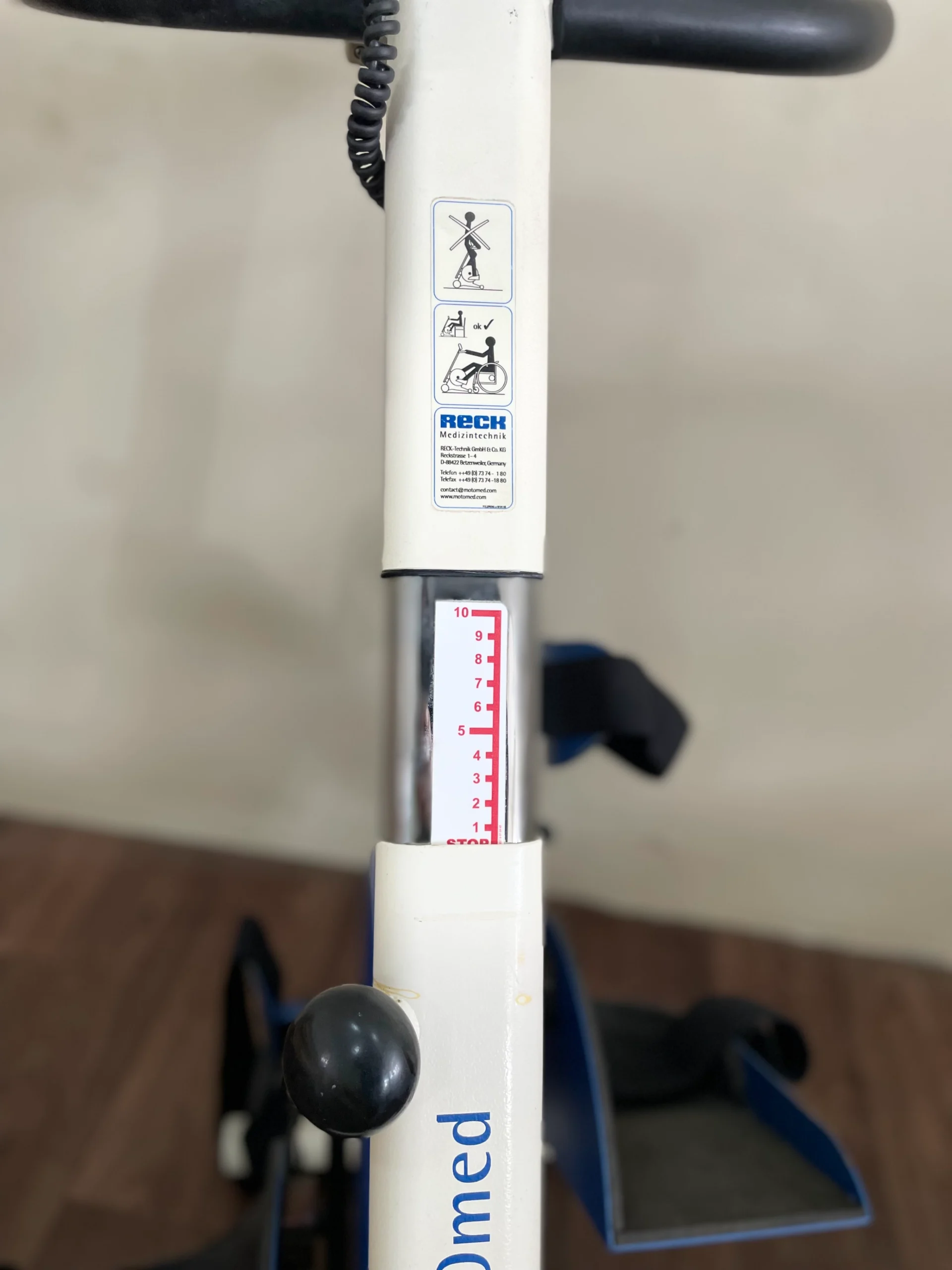 Motomed Viva 1 magasságállítás skála és rögzítő mechanizmus
