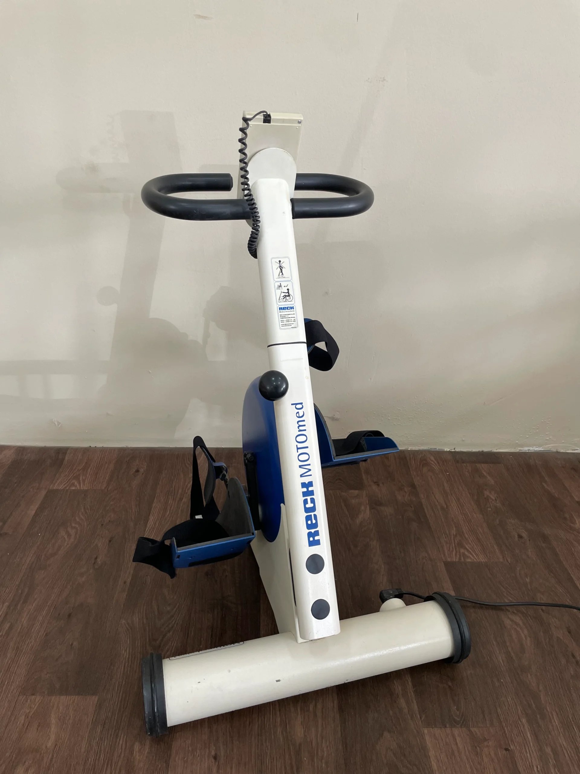 Motomed Viva 1 hátoldala stabil talppal és masszív vázzal